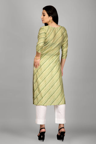 Green Colour Kurta With Beautiful Neckline Hand Embroidery