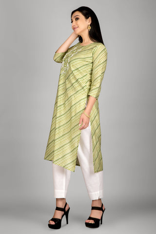 Green Colour Kurta With Beautiful Neckline Hand Embroidery