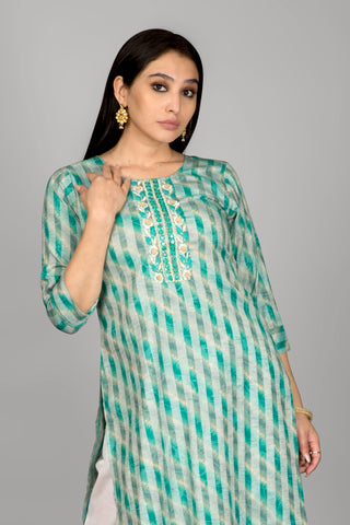 Green Colour Kurta With Beautiful Neckline Hand Embroidery