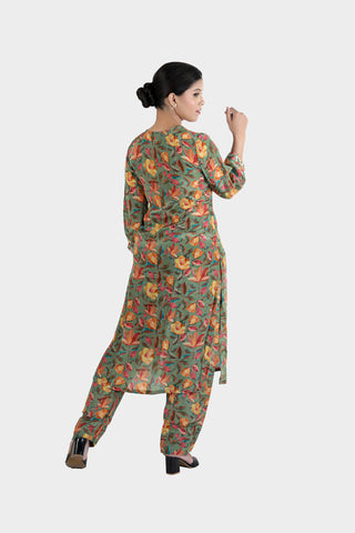 Green Colour Folral Printed Kurti Paired With Pant